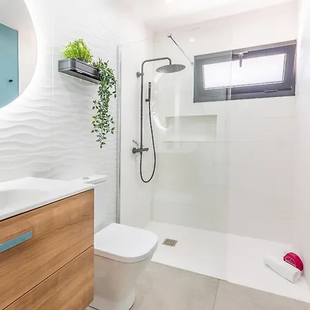 Modern Balcony Terrace House Solarium - Parking Holiday home