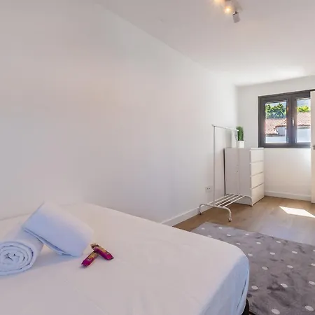 Modern Balcony Terrace House Solarium - Parking *